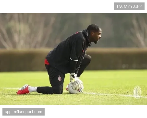 迈尼昂门线技术与出击范围 AC米兰门将正式接替洛里斯成为法国一门