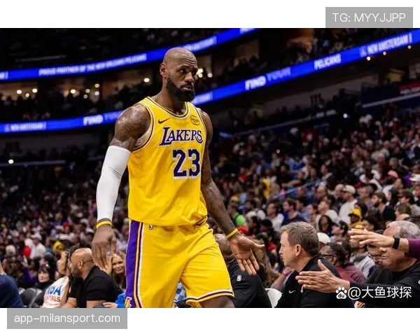 湖人剩余四场赛程包括两战雷霆,西部第三位置并不稳固 湖人剩余四场赛程包括两战雷霆,西部第三位置并不稳固